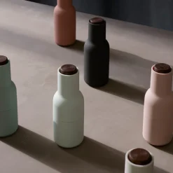 Audo Bottle Salz- & Pfeffermühle Ash/Carbon mit Walnussdeckel 2er-Set Discount