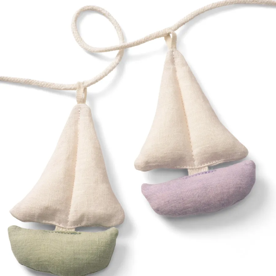 Dear April Cala Girlande Boats Online