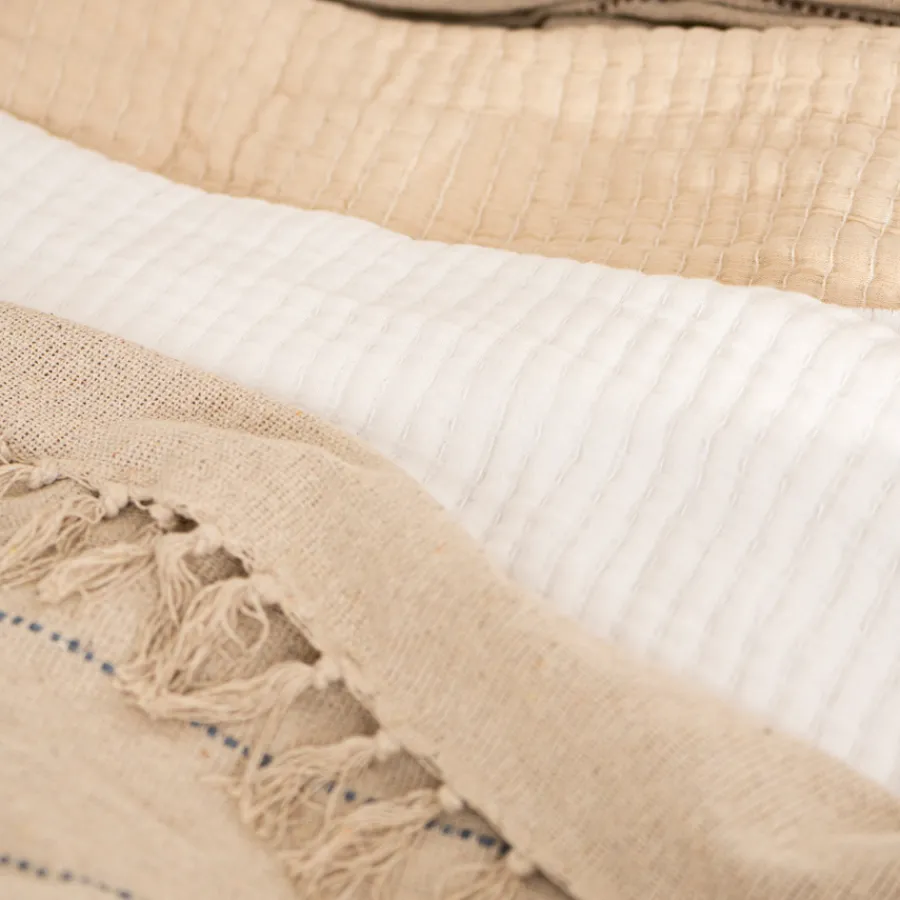 IB LAURSEN Tagesdecke gerippt Weiß mit Kantha-Stickerei 150x220 Outlet