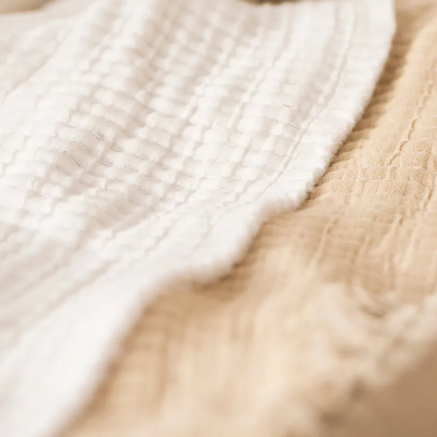 IB LAURSEN Tagesdecke gerippt Weiß mit Kantha-Stickerei 150x220 Outlet