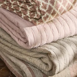 IB LAURSEN Tagesdecke Quilt leinenfarbig mit Kreuzstichen Online