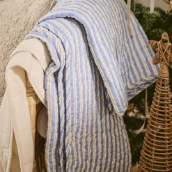 IB LAURSEN Tagesdecke Quilt mit weißen und braunen Streifen Best