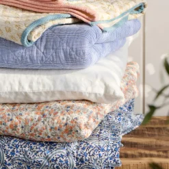 IB LAURSEN Tagesdecke Quilt mit orangen und blauen Blumen Online