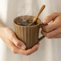 IB LAURSEN Tasse mit Rillen Mynte Hazelnut Hot