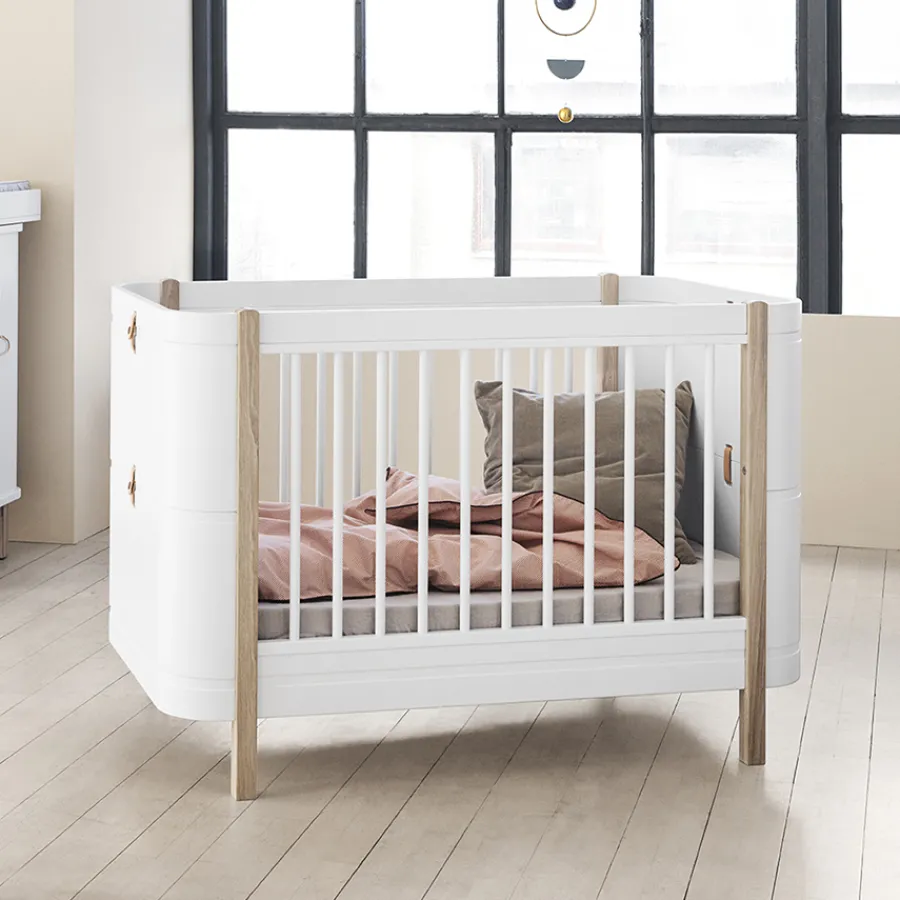 Oliver Furniture Baby- und Kinderbett Wood Mini+ Weiß/Eiche inkl. Umbauset Juniorbett Fashion