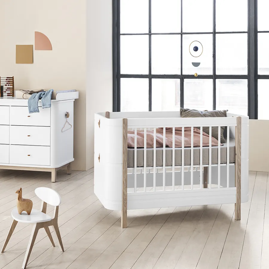 Oliver Furniture Baby- und Kinderbett Wood Mini+ Weiß/Eiche inkl. Umbauset Juniorbett Fashion