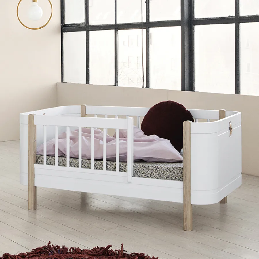Oliver Furniture Baby- und Kinderbett Wood Mini+ Weiß/Eiche inkl. Umbauset Juniorbett Fashion