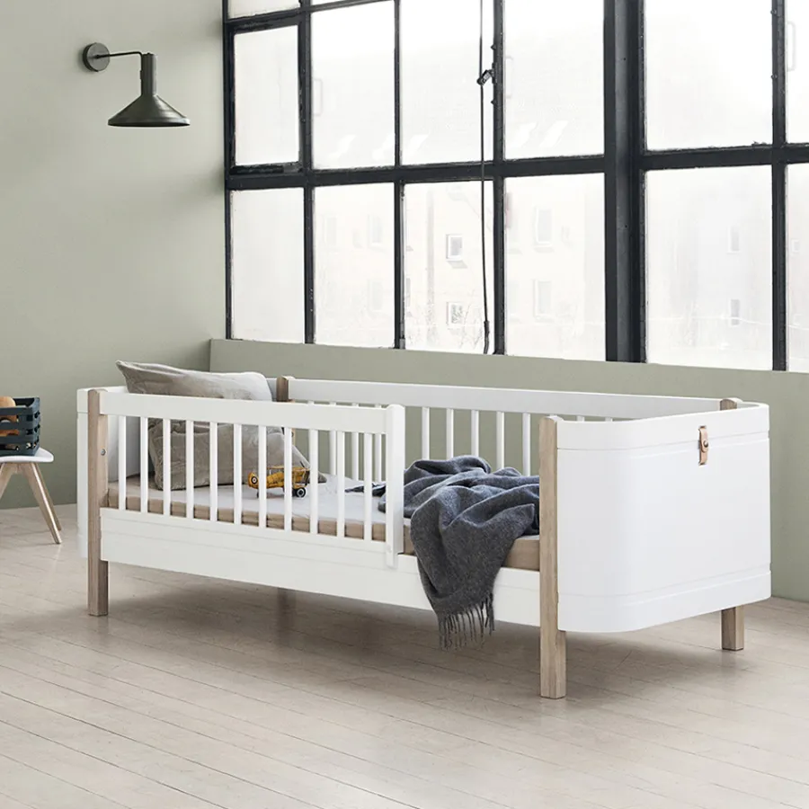 Oliver Furniture Baby- und Kinderbett Wood Mini+ Weiß/Eiche inkl. Umbauset Juniorbett Fashion