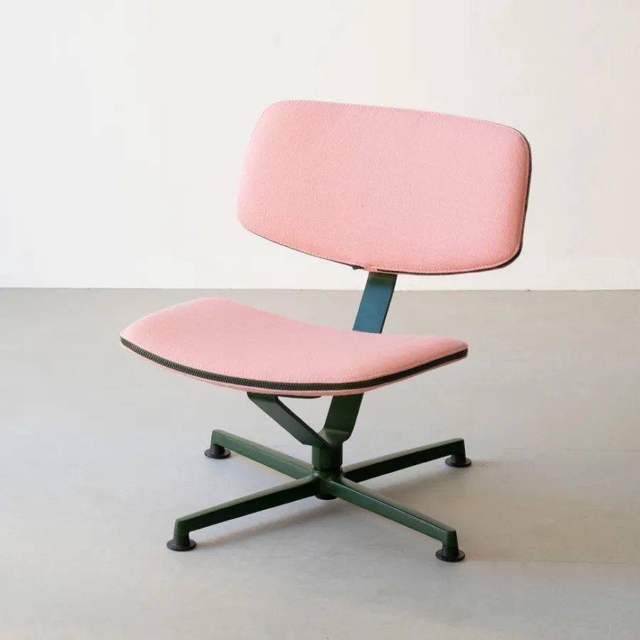raawii Lounge chair Dark green / Stoffbezug pink Sale