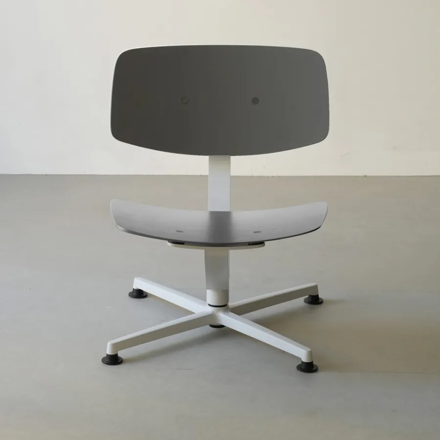 raawii Lounge chair Light grey / Sitzschale anthracite Clearance