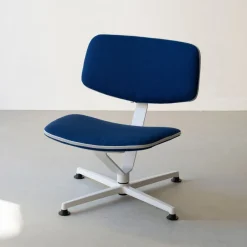 raawii Lounge chair Light grey / Stoffbezug Blue Outlet
