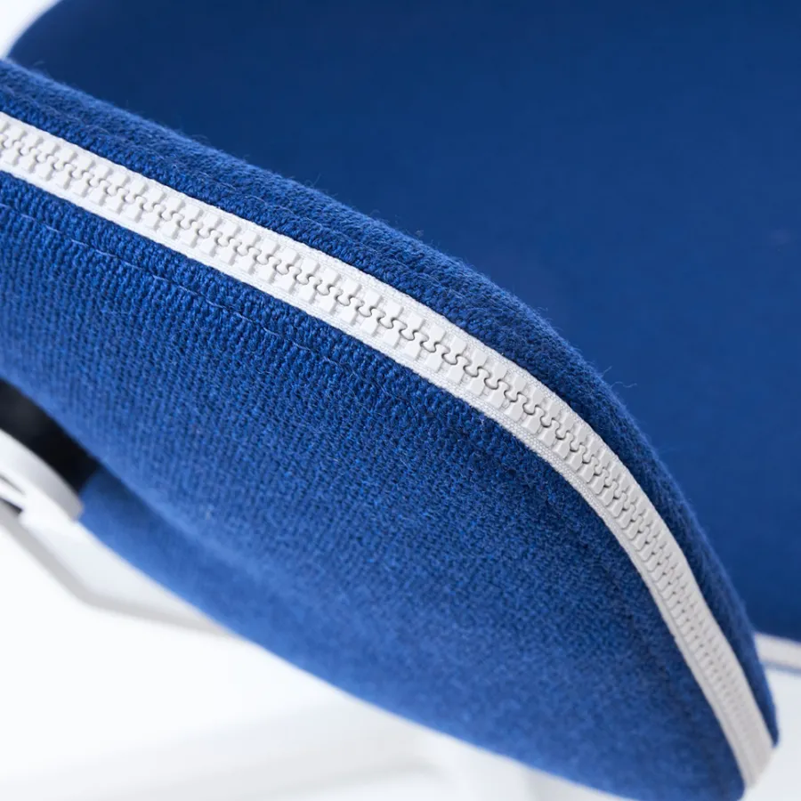 raawii Lounge chair Light grey / Stoffbezug Blue Outlet