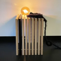 Raumgestalt Hocker Eichenlamellen Natur + 1 Lamelle schwarz Hot